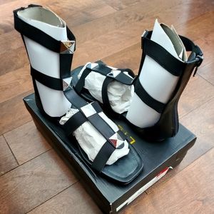 Gladiator Style Sandals - black. Runs wide. Size 8.5. Fits 8.5W or 9M/9W